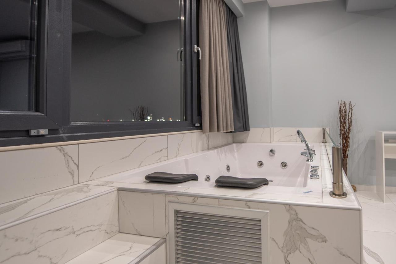 Sea & City Luxury Suite เทสซาโลนิกิ ภายนอก รูปภาพ