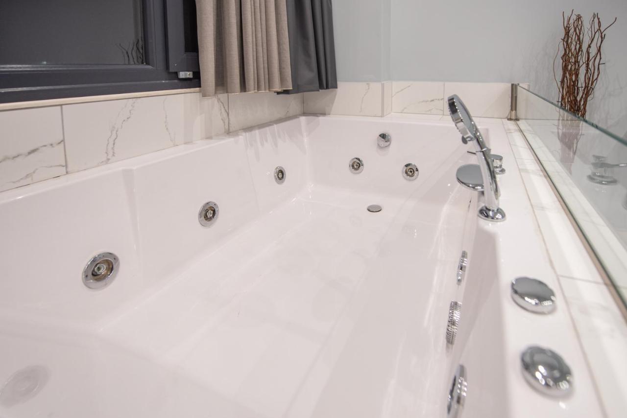 Sea & City Luxury Suite เทสซาโลนิกิ ภายนอก รูปภาพ