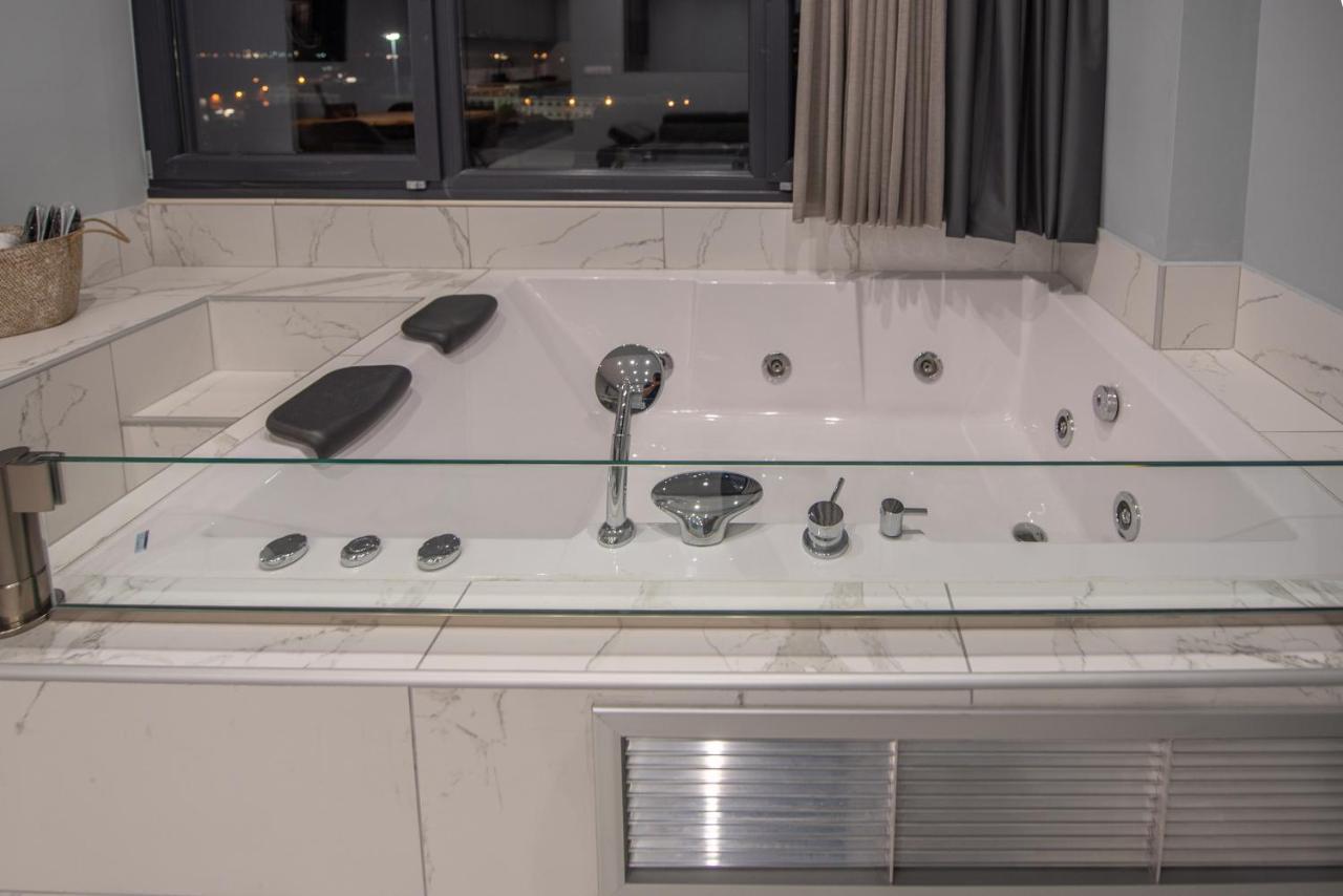 Sea & City Luxury Suite เทสซาโลนิกิ ภายนอก รูปภาพ